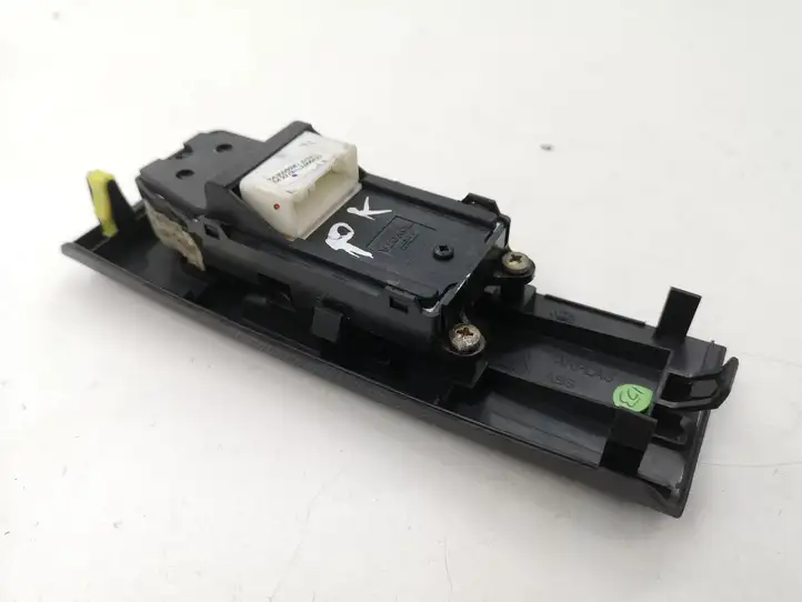 Toyota Corolla Verso AR10 (2004 - 2009) 742320F020 Кнопка стеклоподъемников — фото 5