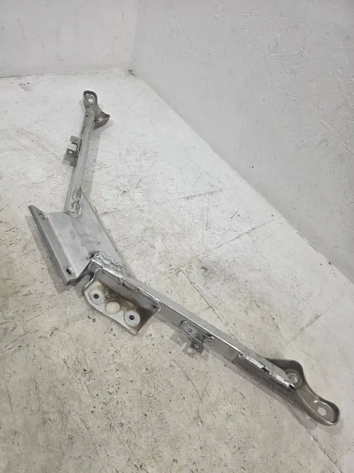 Bentley Continental   971805473 Другая деталь отсека двигателя