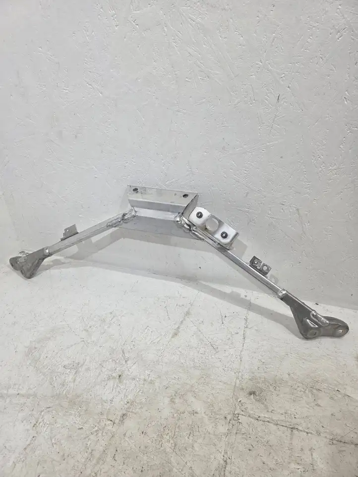 Bentley Continental   971805473 Другая деталь отсека двигателя