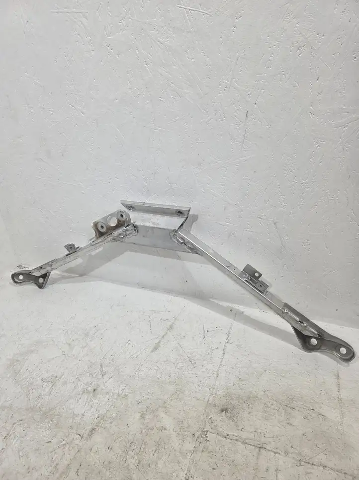 Bentley Continental   971805473 Другая деталь отсека двигателя