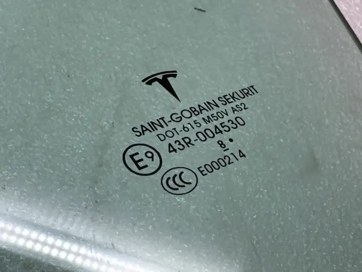 Tesla Model 3 (2017 - 2023) 43R004530 Стекло передней двери — фото 5