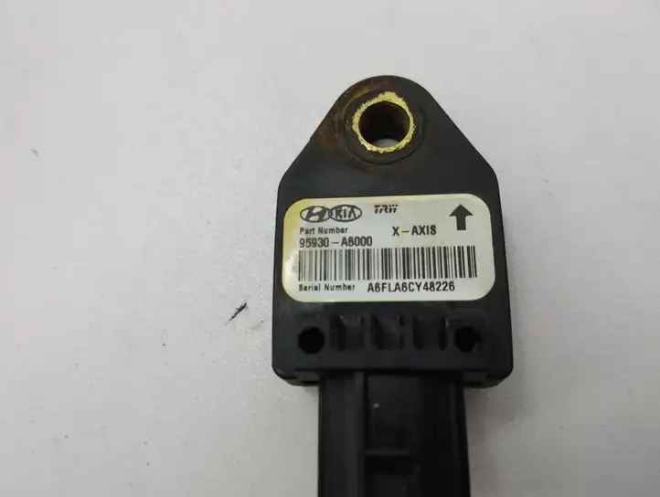 Hyundai i30 (2012 - 2015) 95930A6000 Датчик удара SRS — фото 1