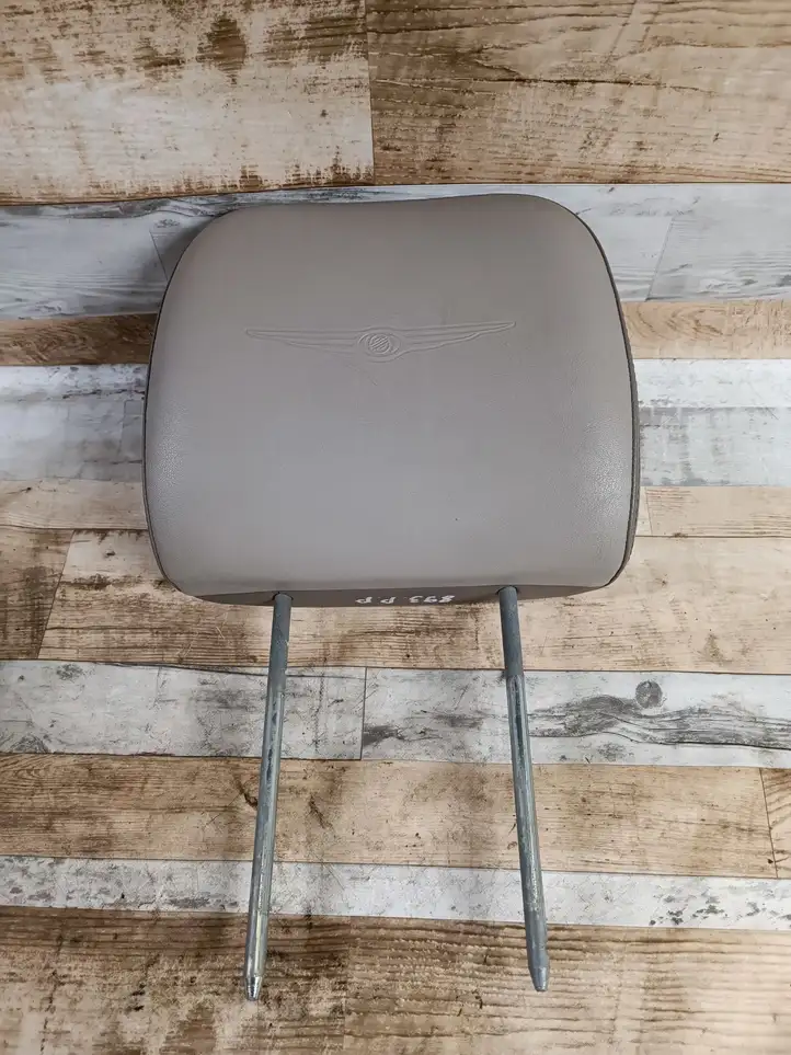 Chrysler Pacifica (2003 - 2008) Подголовник переднего сиденья — фото 1