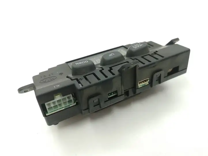 Kia Sorento (2002 - 2006) 940A03E010 Часы — фото 3