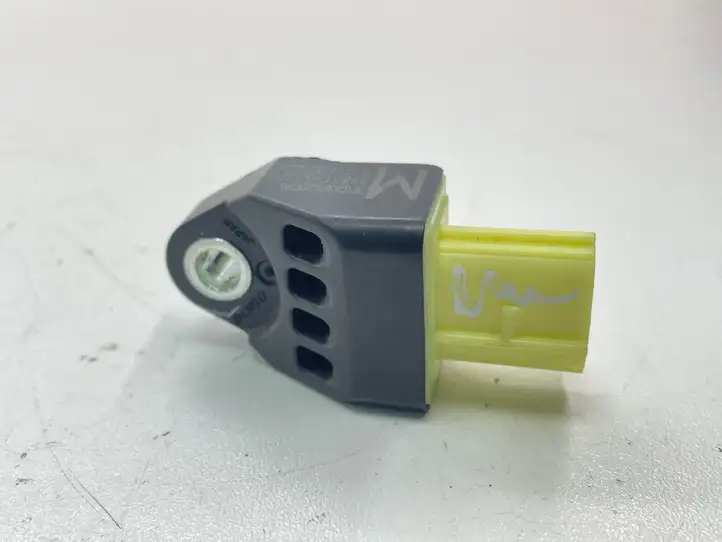 Toyota RAV 4 (XA30) (2006 - 2016)  8983133020 Датчик удара надувных подушек