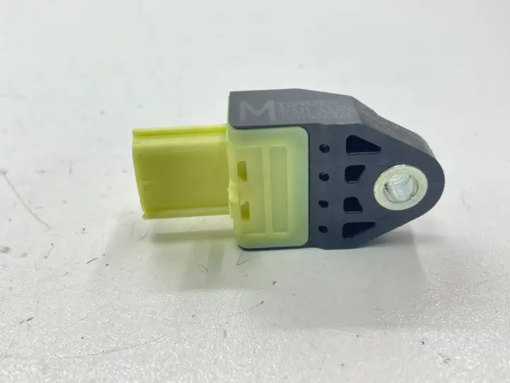 Toyota RAV 4 (XA30) (2006 - 2016)  8983133020 Датчик удара надувных подушек