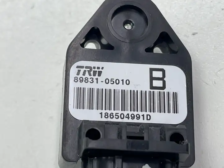 Toyota Corolla Verso AR10 (2004 - 2009) 8983105010 Датчик удара SRS — фото 2