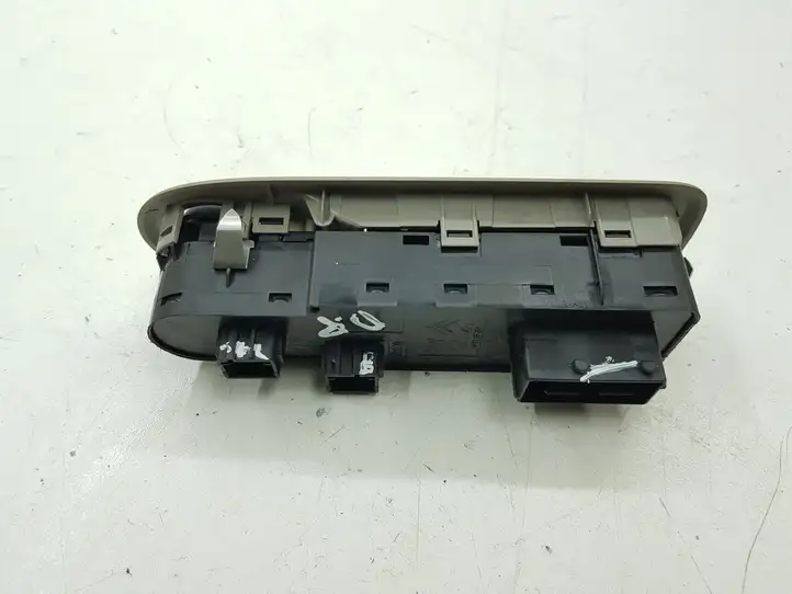 Citroen C5 (2008 - 2017) 96660258ZW Кнопка стеклоподъемников — фото 4