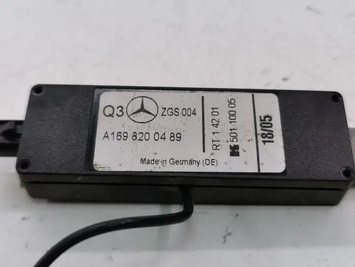 Mercedes-Benz B-class W245 (2005 - 2008) A1698200489 Усилитель антенны — фото 2