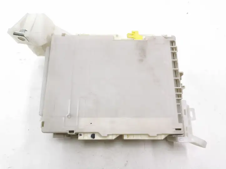 Toyota Prius (XW30) (2009 - 2015) 8273047440A Модуль комфорта — фото 6