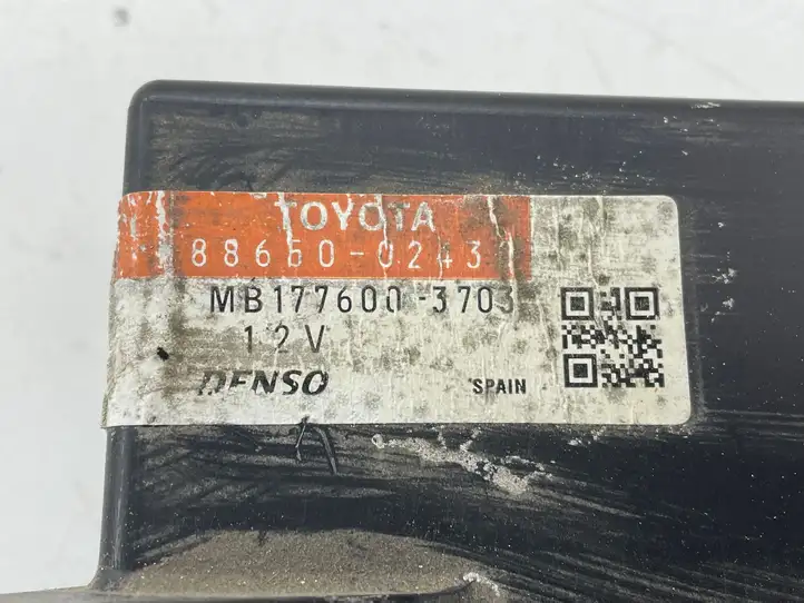 Toyota Auris 150 (2006 - 2012) 8865002430 Модуль управления кондиционером — фото 3
