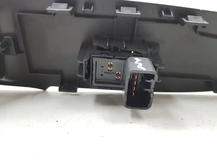 Mitsubishi Outlander (2012 - 2014) 8608A242 Кнопка стеклоподъемников — фото 3