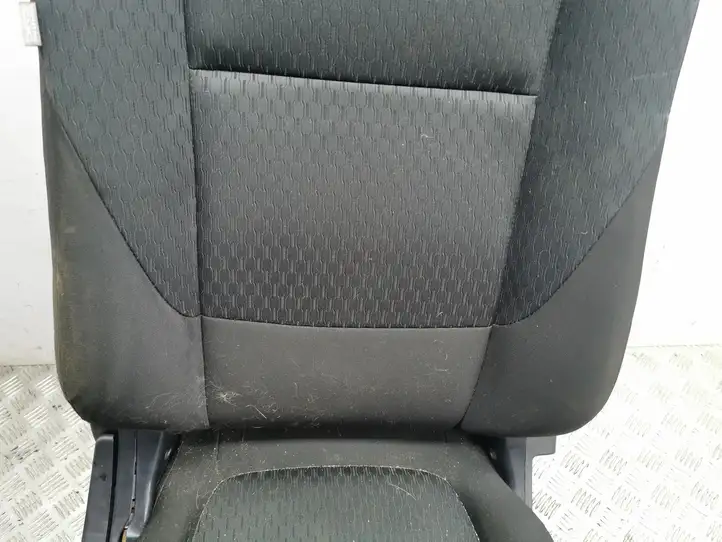 Mitsubishi Outlander (2012 - 2014) Переднее сиденье пассажира — фото 3