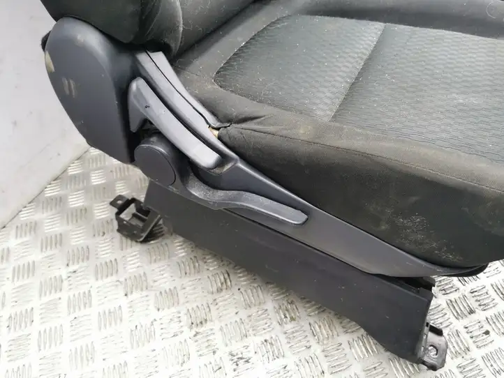 Mitsubishi Outlander (2012 - 2014) Переднее сиденье пассажира — фото 6