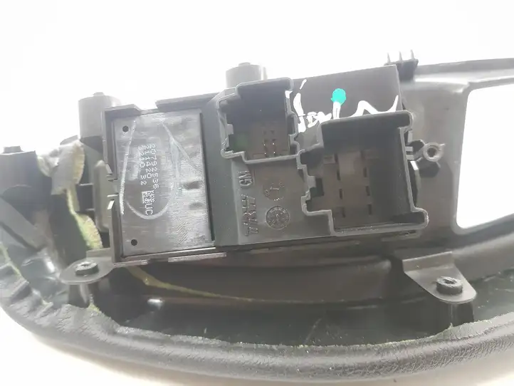 Chevrolet Orlando (2010 - 2015) 95982038 Блок кнопок стеклоподъемников — фото 3