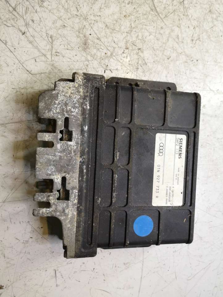 01N927733R Audi A4 S4 B5 8D Pavarų dėžės valdymo blokas