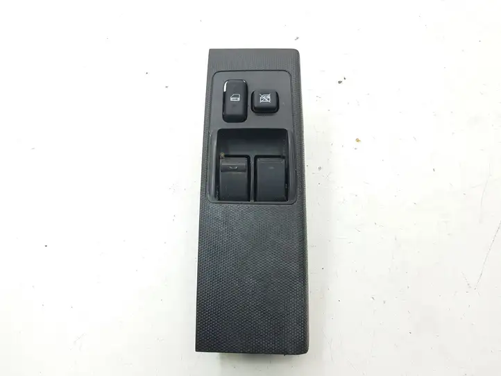Toyota Corolla Verso AR10 (2004 - 2009) 848200F040 Блок кнопок стеклоподъемников — фото 1