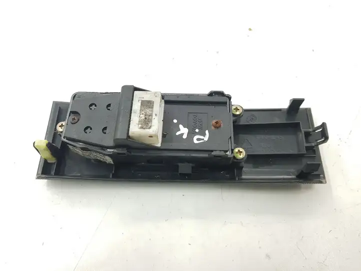 Toyota Corolla Verso AR10 (2004 - 2009) 848200F040 Блок кнопок стеклоподъемников — фото 5