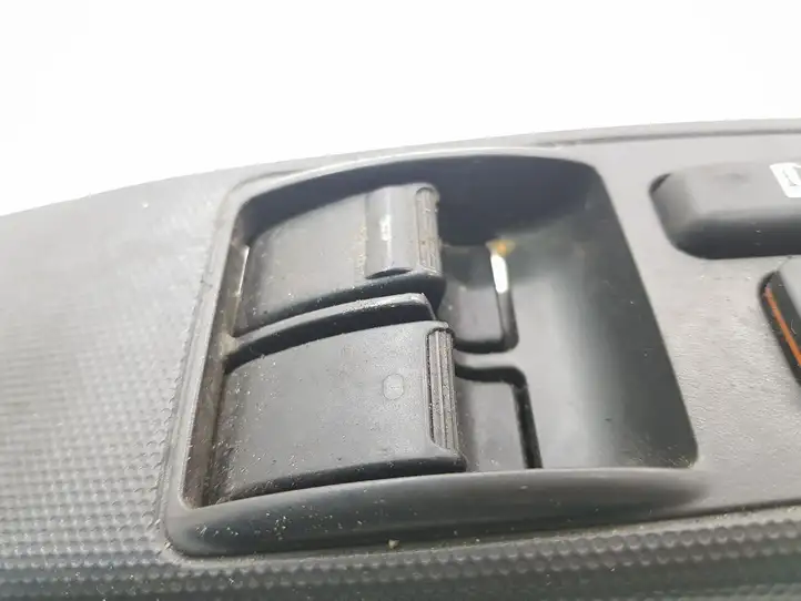 Toyota Corolla Verso AR10 (2004 - 2009) 848200F040 Блок кнопок стеклоподъемников — фото 7