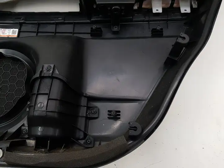 Mazda CX-7 (2009 - 2014) EH44685N1 Обшивка задней двери — фото 10