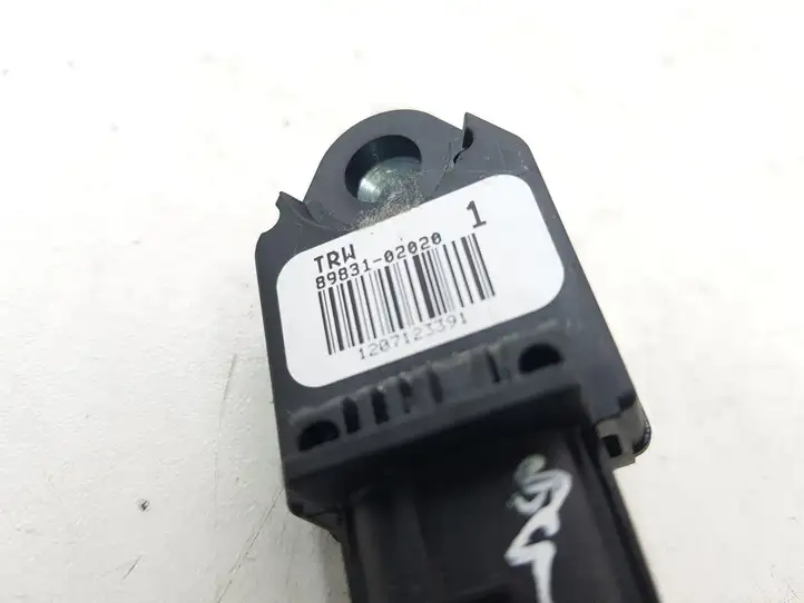 Toyota Avensis T250 (2006 - 2009) 8983102020 Датчик удара SRS — фото 4