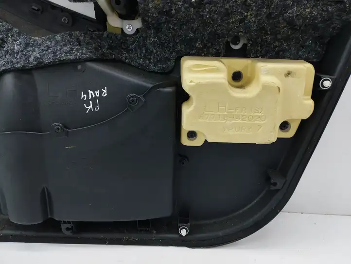 Toyota RAV 4 (XA30) (2006 - 2016) 6771842020 Обшивка передней двери — фото 3