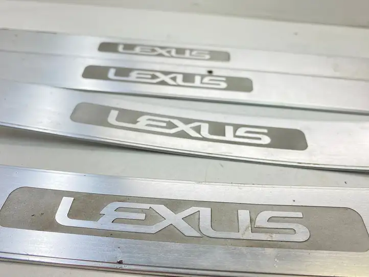 Lexus GS 300 350 430 450h (2004 - 2007) Внутренняя отделка переднего порога — фото 4