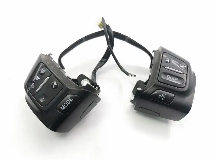 Lexus GS 300 350 430 450h (2004 - 2007) F70CV184A Кнопки на рулевом колесе — фото 1