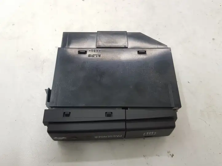 Toyota Avensis T250 (2006 - 2009) 8479005130 Кнопка обогрева стекла — фото 5