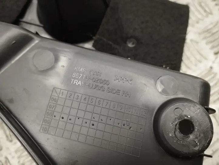 Kia Sportage (2004 - 2008)  857150Z050 Ящик для вещей в багажник