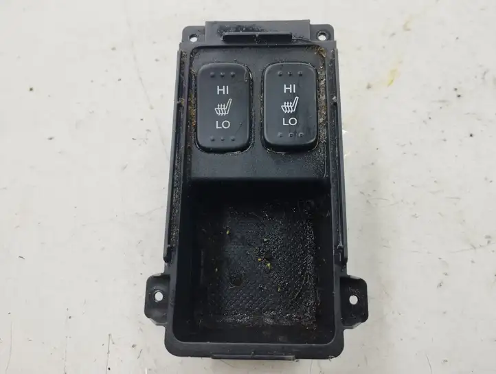 Honda CR-V (2009 - 2012) 83410SWAU010M1 Включатель обогрева — фото 1