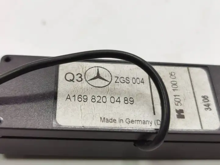 Mercedes-Benz B-class W245 (2005 - 2008) A1698200489 Усилитель антенны — фото 2