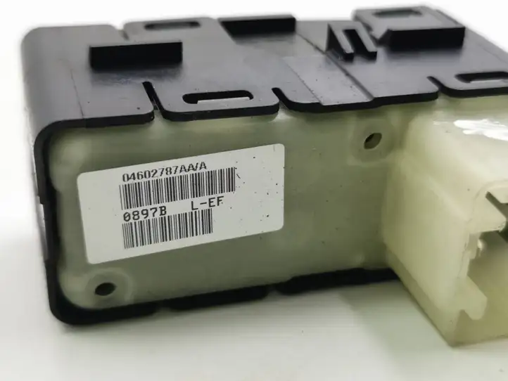 Chrysler 300 - 300C (2005 - 2011) 04602787AA Кнопка стеклоподъемников — фото 2