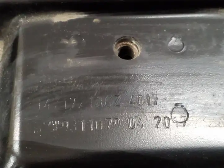 BMW 5 G30 G31 (2016 - )  931107904 Другая деталь отсека двигателя