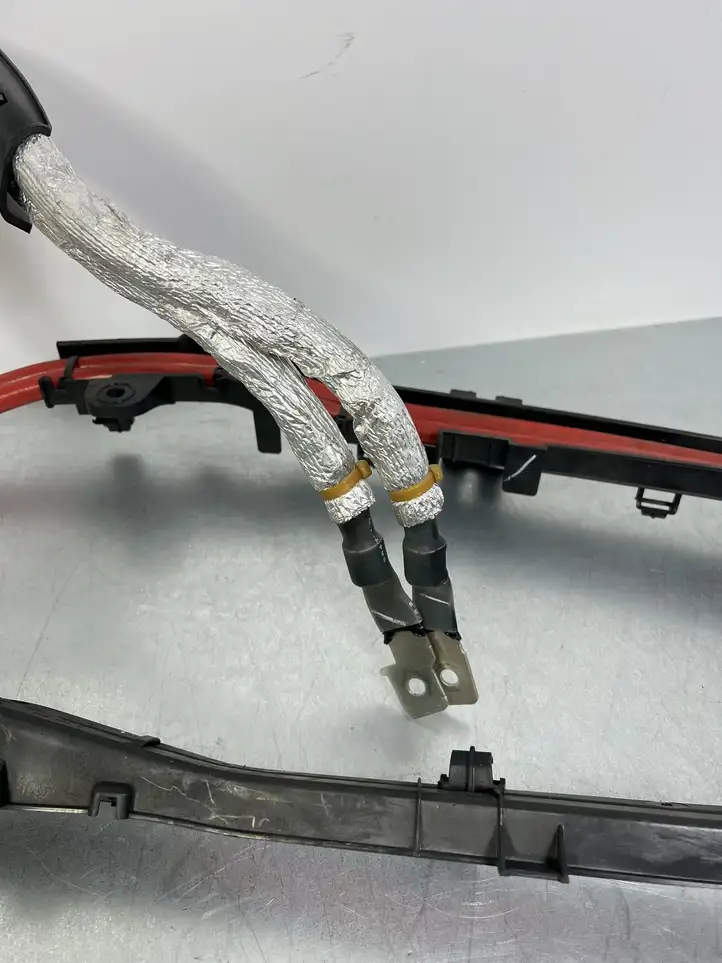 BMW X5 G05 (2018 - ) 9442588 Плюсовой провод аккумулятора — фото 6