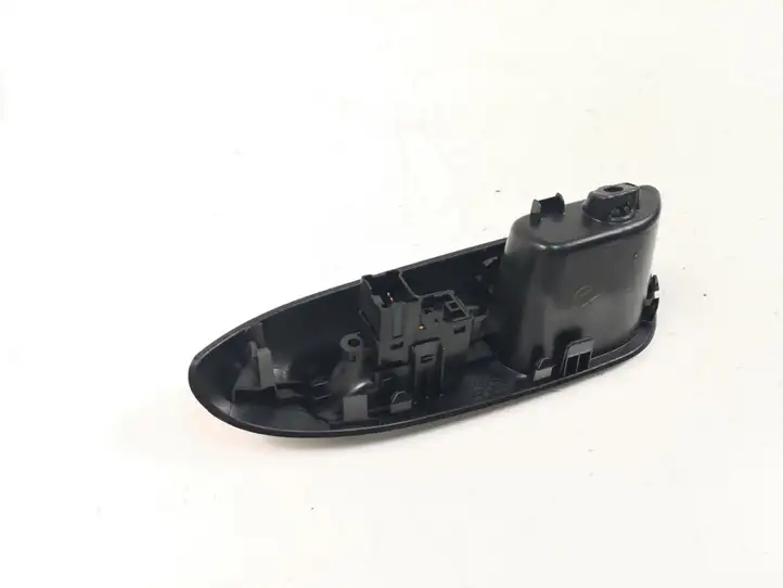 Nissan Juke I F15 (2010 - 2018) 829601KA2A Ручка стеклоподъемника — фото 2