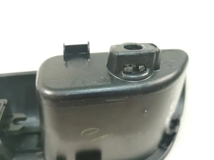 Nissan Juke I F15 (2010 - 2018) 829601KA2A Ручка стеклоподъемника — фото 7
