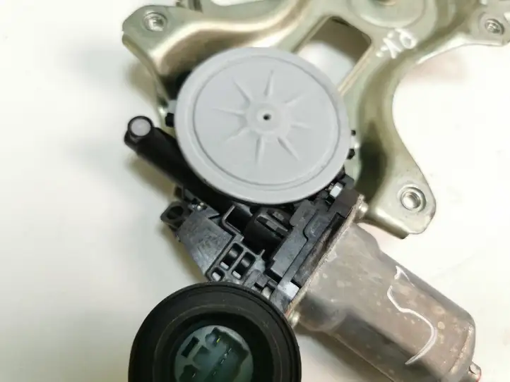Toyota RAV 4 (XA30) (2006 - 2016) 8572035140 Механический стеклоподъемник передней двери — фото 4