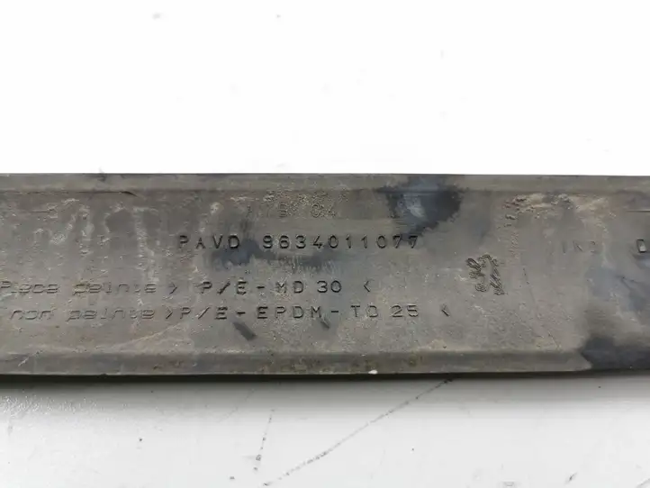 Peugeot 307 (2001 - 2005)  9634011077 Отделка (молдинг) передней двери