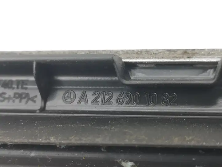 Mercedes-Benz E W212 (2009 - 2016) A2126901082 Накладка стоек лобового стекла — фото 2