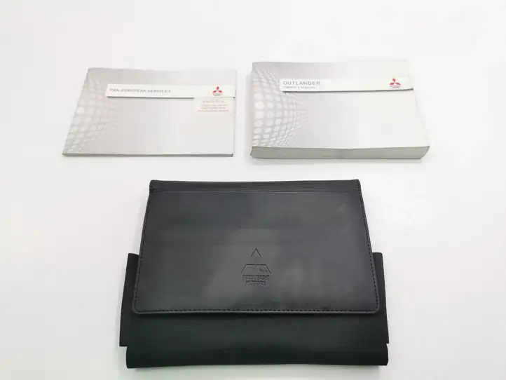 Mitsubishi Outlander (2012 - 2014) 0GFE13E2 Сервисная книжка — фото 1
