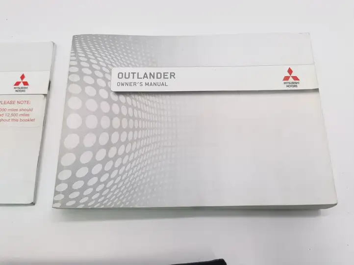 Mitsubishi Outlander (2012 - 2014) 0GFE13E2 Сервисная книжка — фото 4