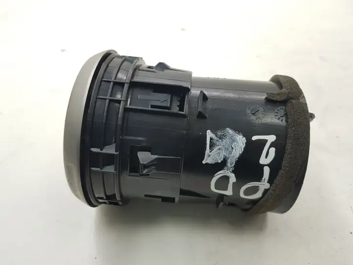 Nissan Qashqai (2006 - 2010)  68760JD10A Боковая воздушный дефлектор