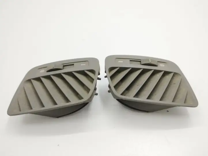 Audi A6 S6 C5 4B (1997 - 2001) 4B0819793 Боковой воздушный дефлектор — фото 2