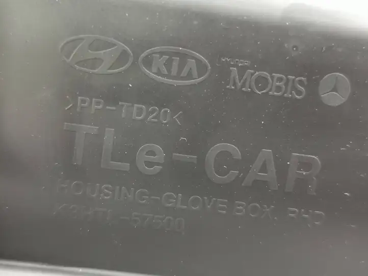 Hyundai Tucson TL (2015 - ) K3HTL57500 Вещевой ящик — фото 3