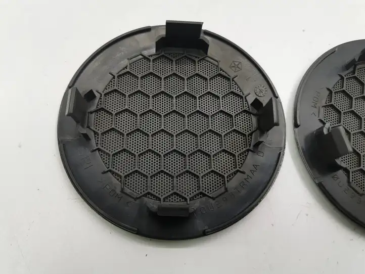 Chrysler 300C (2005 - 2011)  0UZ93TRMAA Отделка заднего динамика