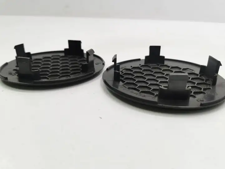 Chrysler 300C (2005 - 2011)  0UZ93TRMAA Отделка заднего динамика