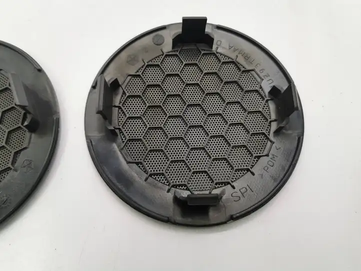 Chrysler 300C (2005 - 2011)  0UZ93TRMAA Отделка заднего динамика