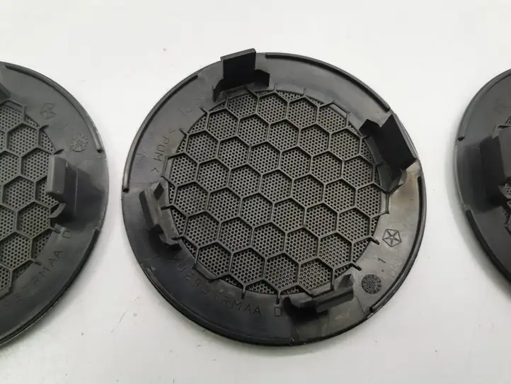 Chrysler 300C (2005 - 2011)  0UZ93TRMAA Отделка заднего динамика