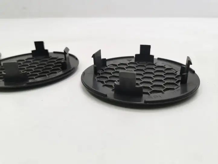 Chrysler 300C (2005 - 2011)  0UZ93TRMAA Отделка заднего динамика